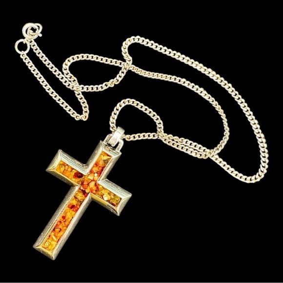 CELEBRITY, VINTAGE, SILVER-TONE METAL CROSS PENDANT WITH 24” CHAIN. - Picture 1 of 5